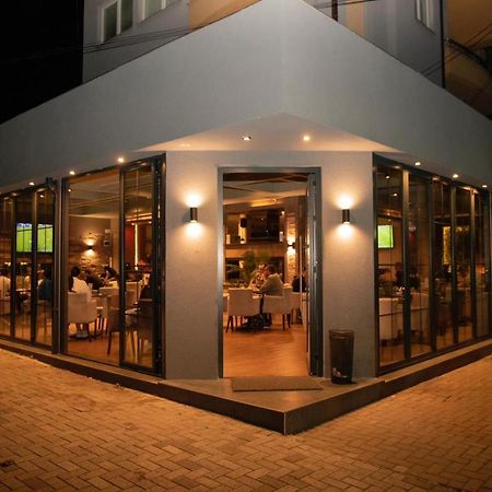 Griffon Bar Food Apartments Струга Екстер'єр фото