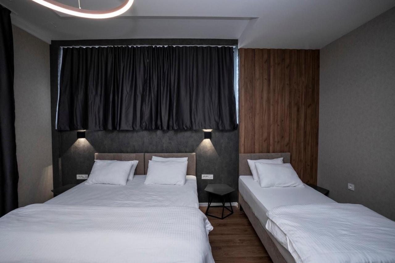Griffon Bar Food Apartments Струга Екстер'єр фото