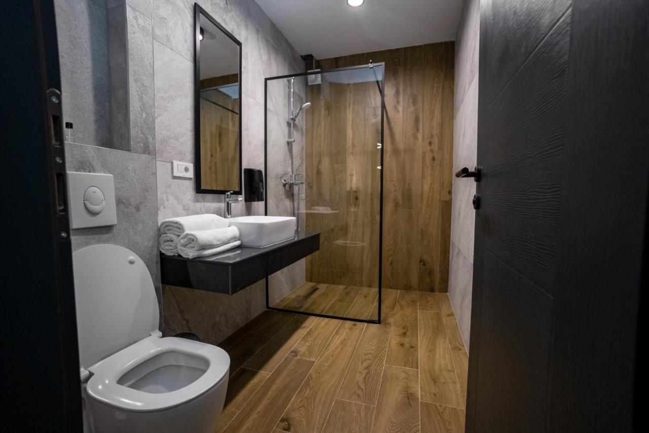 Griffon Bar Food Apartments Струга Екстер'єр фото
