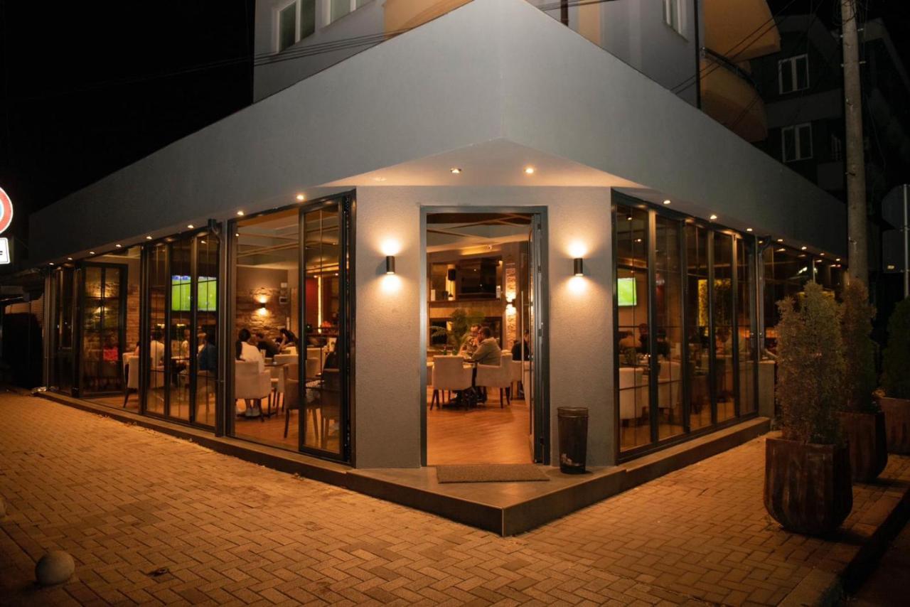 Griffon Bar Food Apartments Струга Екстер'єр фото