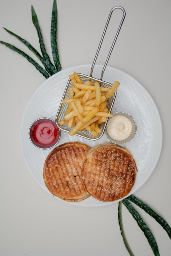 Griffon Bar Food Apartments Струга Екстер'єр фото